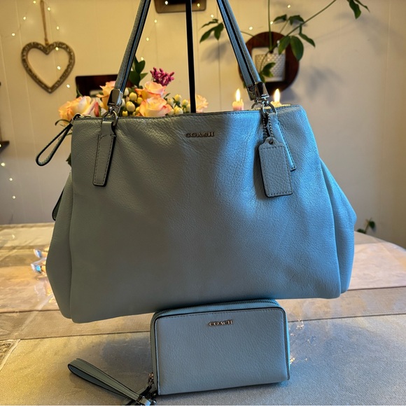 Beautiful coach kitt handbag with matching wallet - Picture 2 of 14